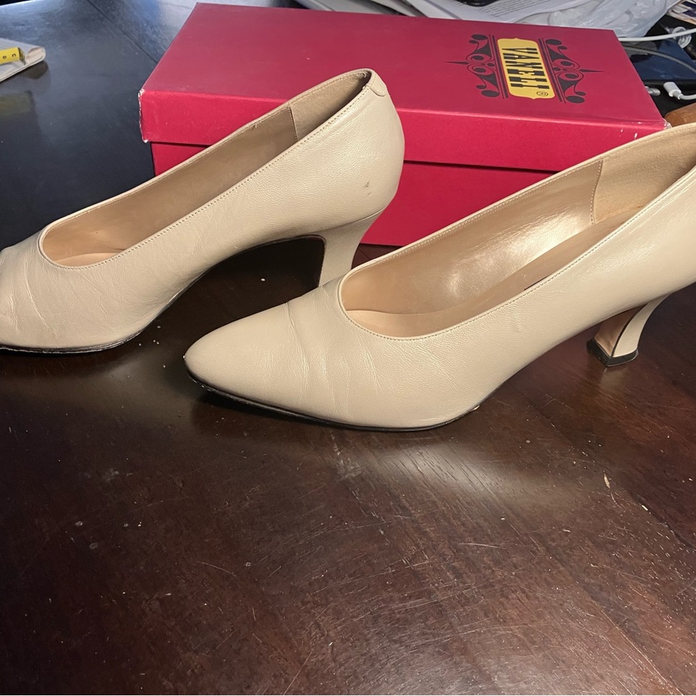 Vaneli Classic Cream Leather Heels